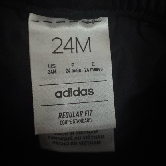 Adidas Monochrome Graphic Tee and Shorts Set Size 24 Months - Picture 6 of 7